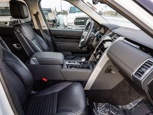 Used 2024 Land Rover Discovery S image 18