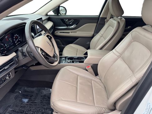 Used 2022 Lincoln Corsair FWD w/ Premium Package image 9