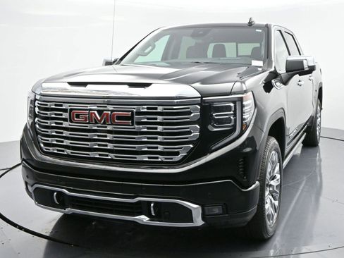 Used 2025 GMC Sierra 1500 Denali w/ Denali Reserve Package AWD/4WD image 3