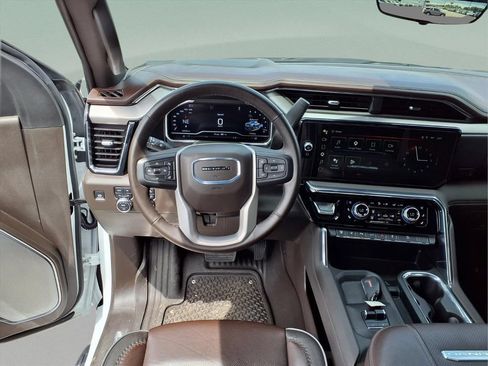 Used 2024 GMC Sierra 2500 Denali w/ Denali Reserve Package AWD/4WD image 9