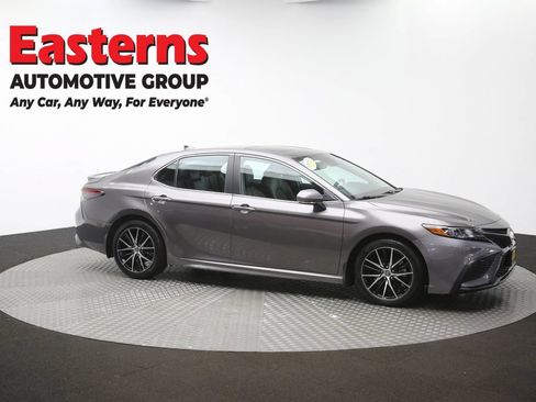Used 2024 Toyota Camry SE w/ Cold Weather Package FWD image 43