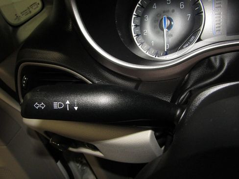 Used 2020 Chrysler Voyager L FWD image 10