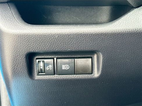 Used 2019 Toyota RAV4 LE image 11