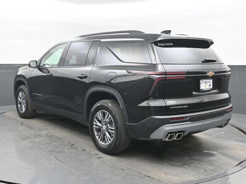 Used 2025 Chevrolet Traverse LT image 8