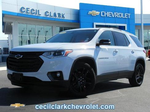 Used 2021 Chevrolet Traverse LT w/ LPO, Blackout Package image 1