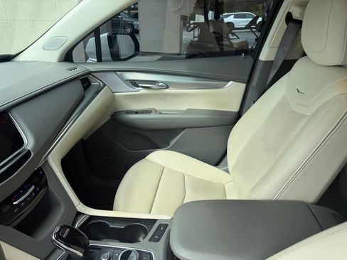 Used 2022 Cadillac XT5 Premium Luxury AWD/4WD image 12