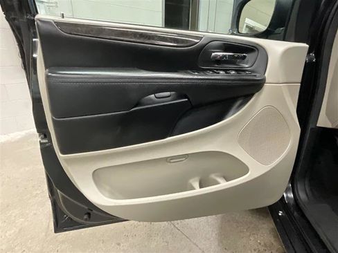 Used 2020 Dodge Grand Caravan SE image 10