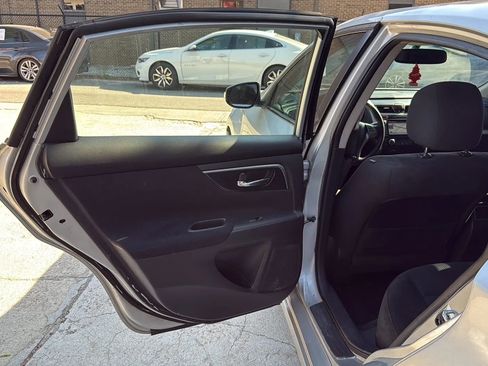 Used 2015 Nissan Altima 2.5 SV w/ Convenience Package FWD image 17