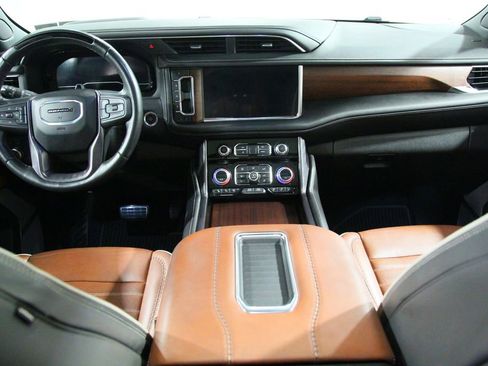 Used 2023 GMC Yukon XL Denali Ultimate AWD/4WD image 17