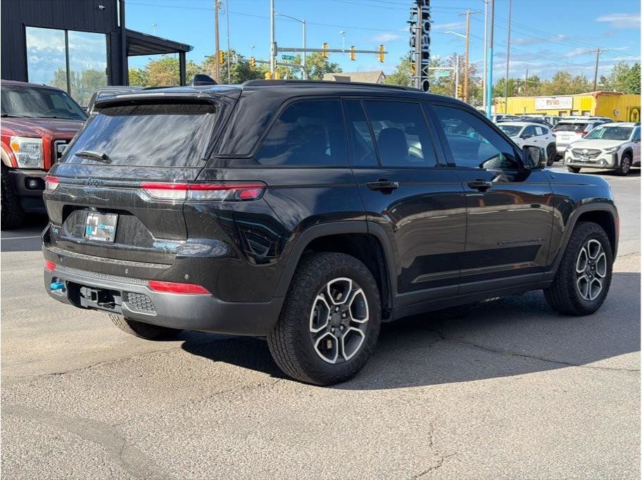 Used 2024 Jeep Grand Cherokee Trailhawk w/ Advanced Protech Group II AWD/4WD image 3