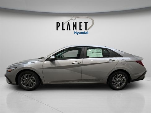 New 2026 Hyundai Elantra Blue image 2