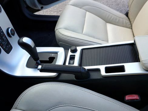 Used 2011 Volvo C70 T5 image 23