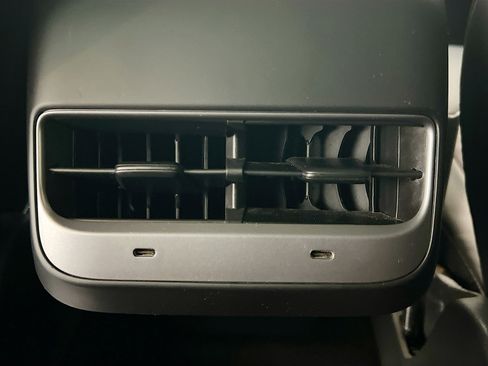 Used 2020 Tesla Model Y Long Range image 19