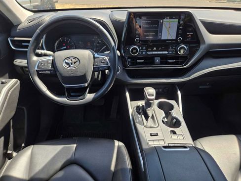 Used 2020 Toyota Highlander XLE AWD/4WD image 21