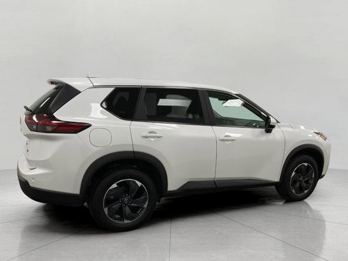Used 2025 Nissan Rogue SV image 2