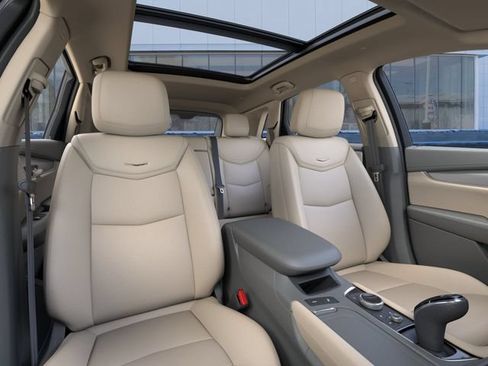 New 2026 Cadillac XT5 Premium Luxury w/ LPO, Floor Liner Package AWD/4WD image 16