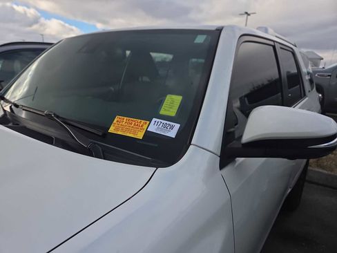 Used 2022 Toyota 4Runner Limited image 9