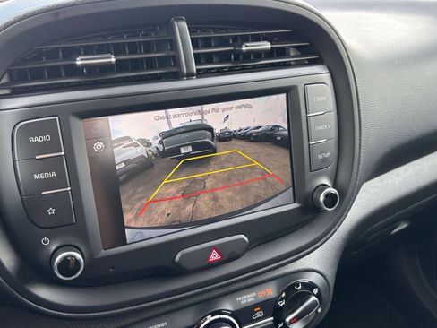 Used 2025 Kia Soul LX w/ LX Technology Package FWD image 22