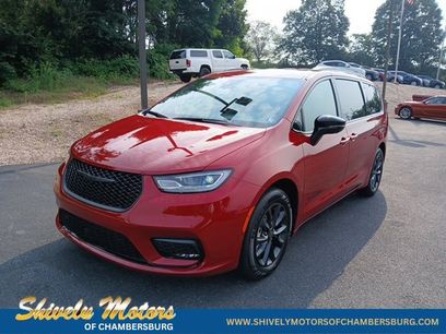 New 2025 Chrysler Pacifica Select