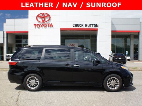 Used 2018 Toyota Sienna XLE w/ XLE Navigation Package FWD image 1