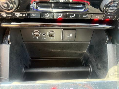 Used 2023 Jeep Grand Cherokee Limited AWD/4WD image 26