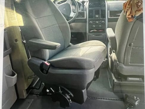 Used 2010 Dodge Grand Caravan SXT w/ Trailer Tow Group image 4