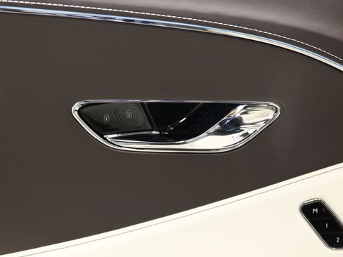 Used 2020 Bentley Flying Spur W12 image 63