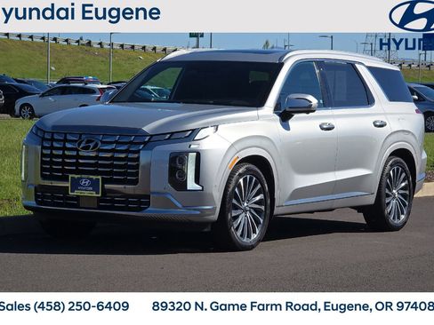 Used 2023 Hyundai Palisade Calligraphy w/ Winter Package image 9