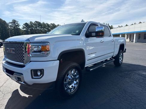 Used 2016 GMC Sierra 2500 Denali w/ Duramax Plus Package AWD/4WD image 7