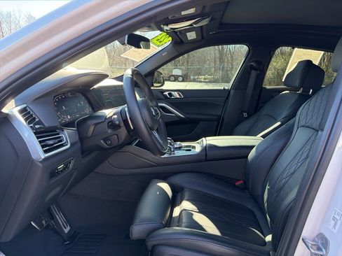 Used 2022 BMW X6 xDrive40i w/ M Sport Package image 10