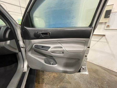 Used 2012 Toyota Tacoma 4x4 Access Cab w/ Convenience Pkg image 21