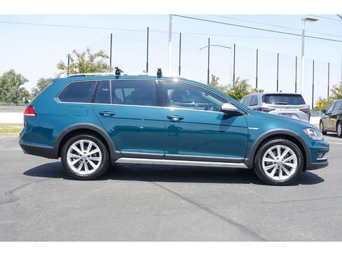 Used 2019 Volkswagen Golf Alltrack S AWD/4WD image 2