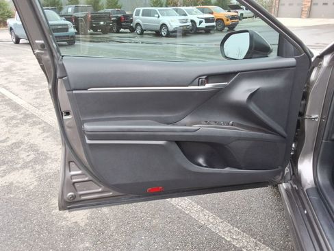 Used 2022 Toyota Camry SE w/ Convenience Package image 21