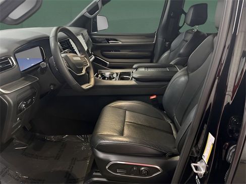 Used 2024 Jeep Wagoneer Series II w/ Flexible Seating Group image 7