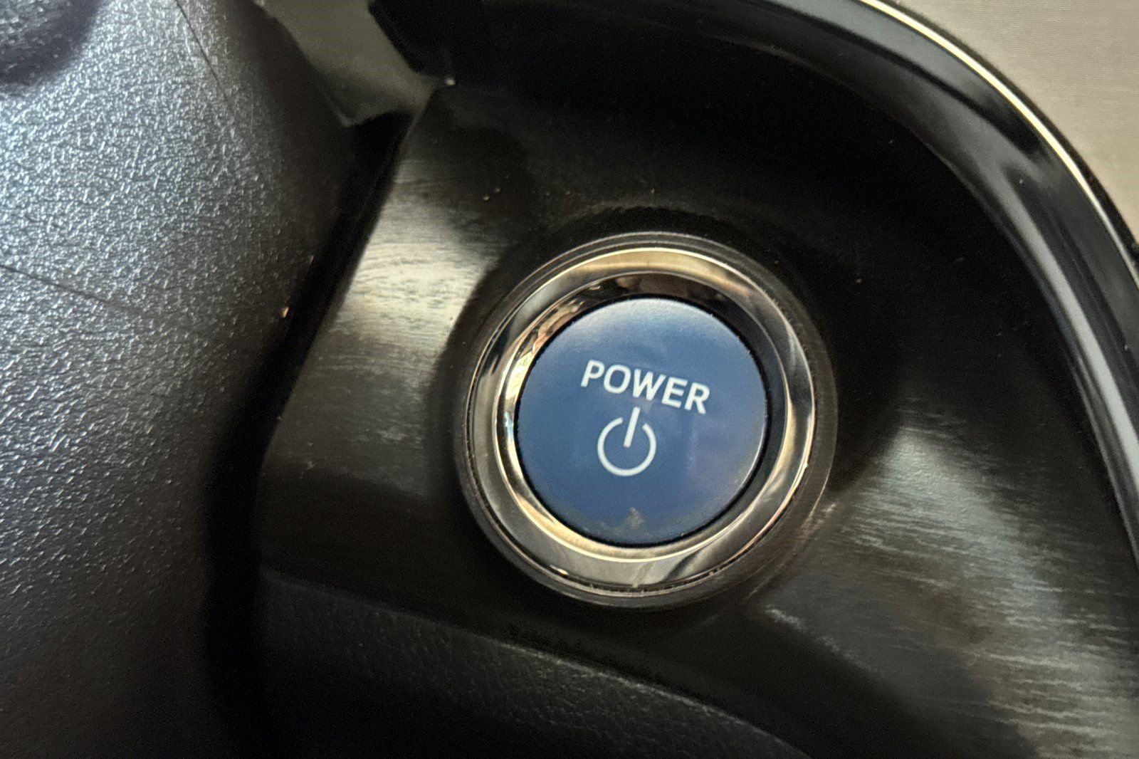 Used 2016 Toyota Avalon Limited FWD image 29