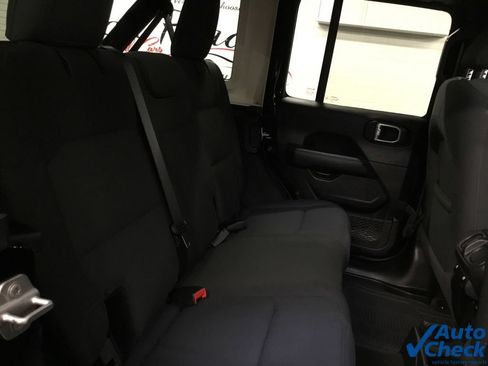 Used 2022 Jeep Wrangler Unlimited Sahara w/ Cold Weather Group AWD/4WD image 36