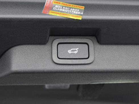 Used 2020 Land Rover Discovery SE image 36