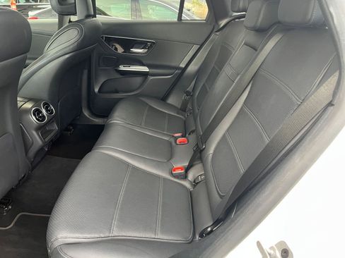 Used 2024 Mercedes-Benz GLC 300 4MATIC image 25