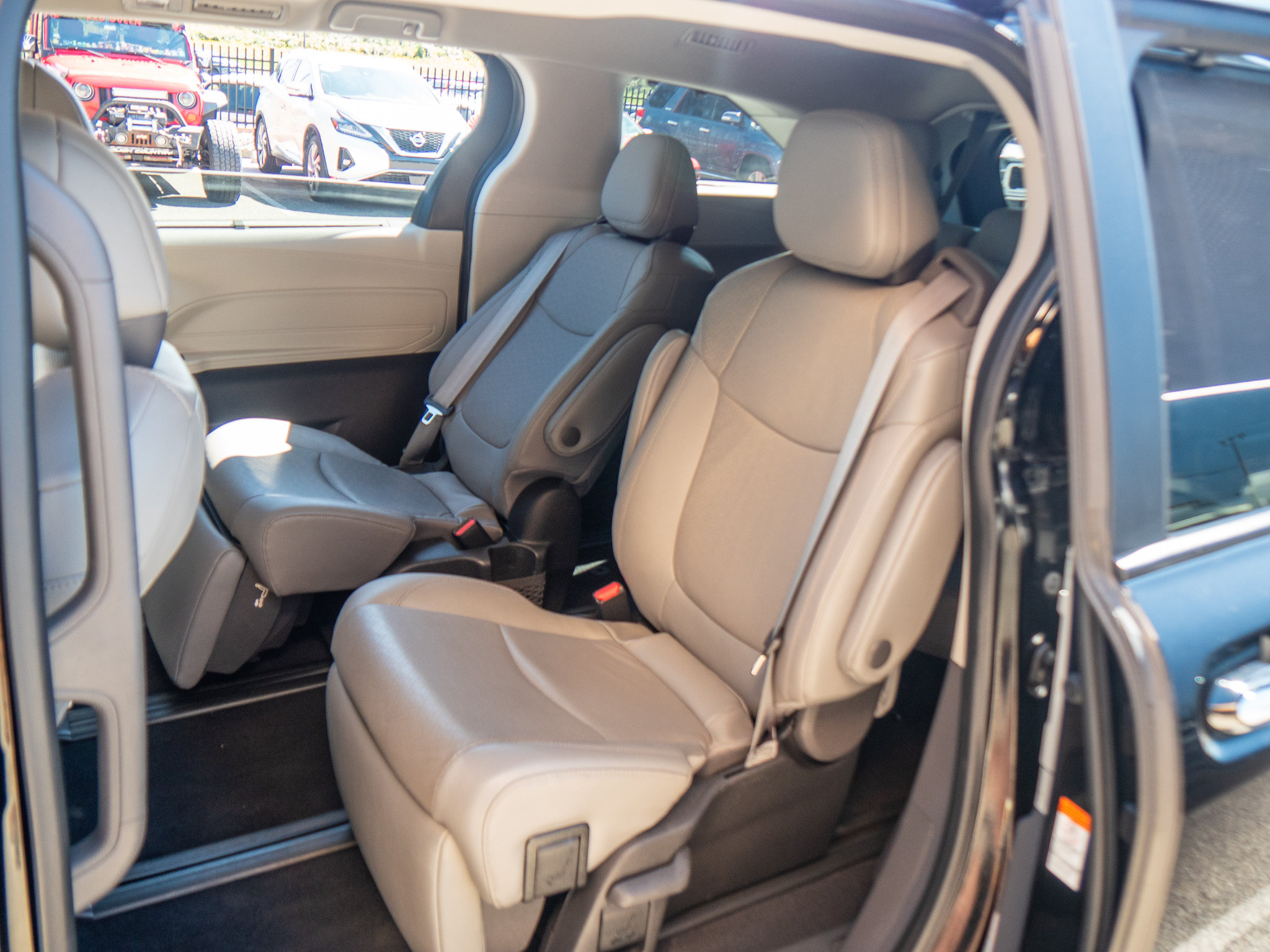 Used 2022 Toyota Sienna Limited AWD/4WD image 18