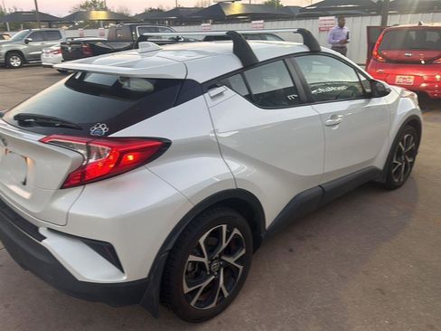 Used 2021 Toyota C-HR XLE image 8