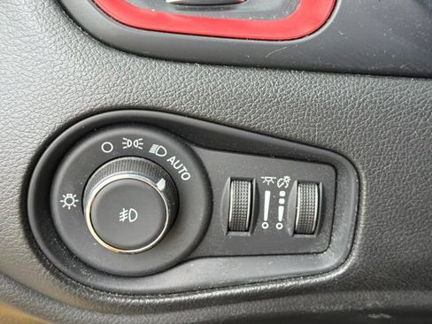 Used 2023 Jeep Renegade Trailhawk AWD/4WD image 29