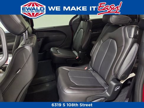 New 2026 Chrysler Pacifica Select image 10