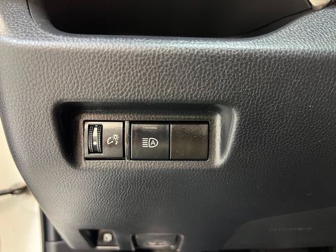 Used 2022 Toyota RAV4 XLE AWD/4WD image 18