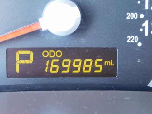 Used 2012 Kia Sedona LX image 11