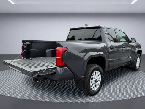 Used 2024 Toyota Tacoma SR5 AWD/4WD image 8