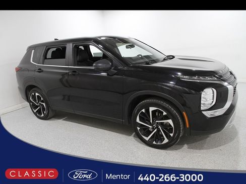 Used 2022 Mitsubishi Outlander SE image 1