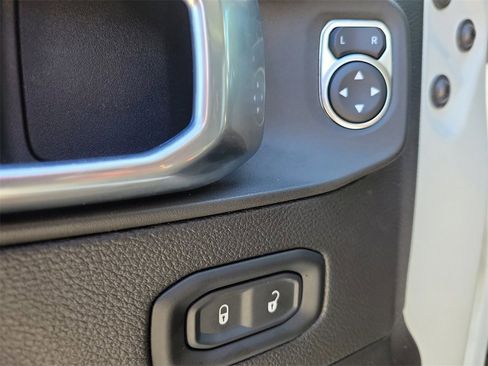 Used 2022 Jeep Wrangler Unlimited Sahara w/ Cold Weather Group image 15