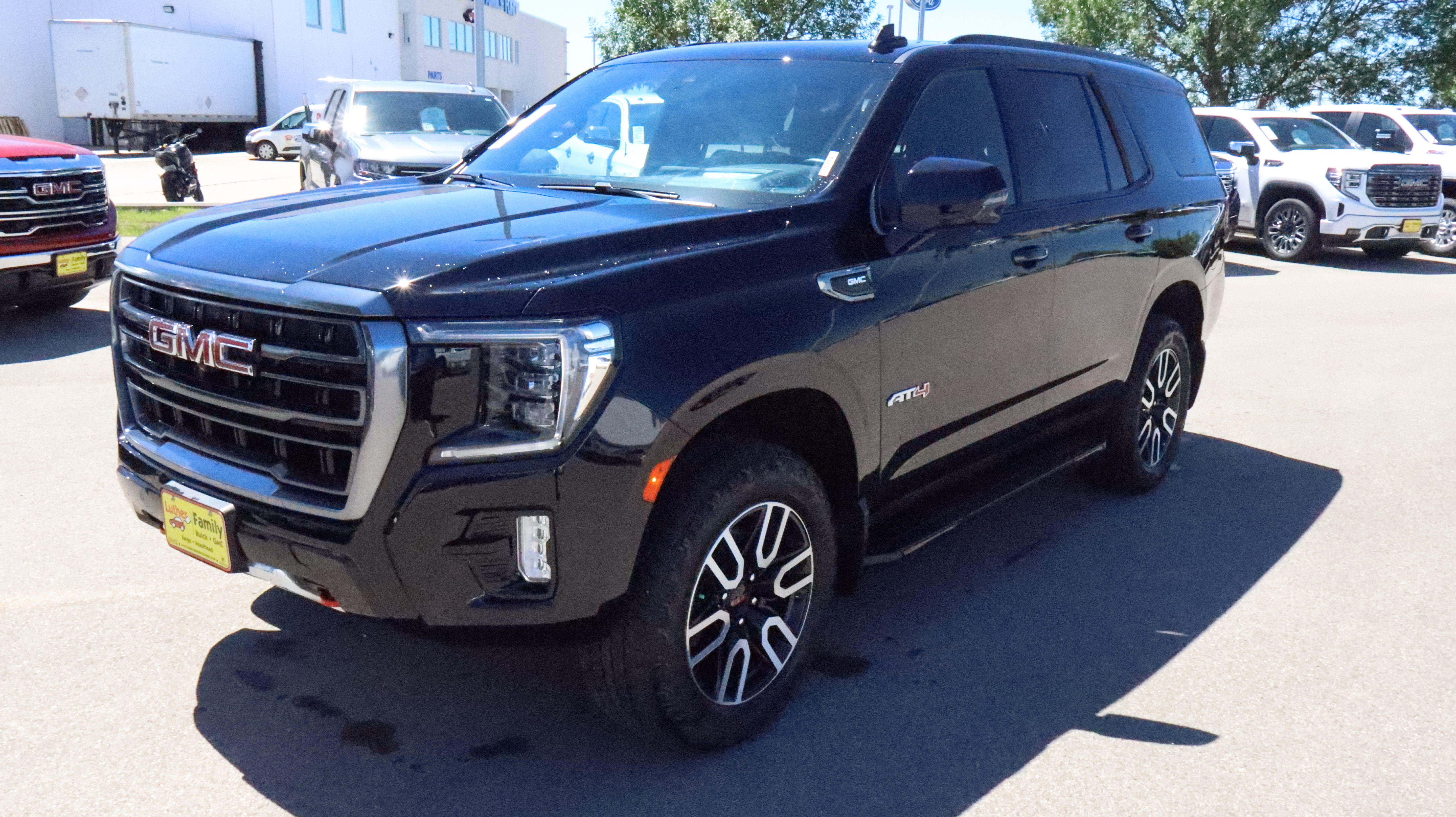 Used 2024 GMC Yukon AT4 AWD/4WD image 3
