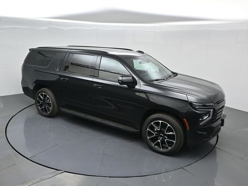 Used 2025 Chevrolet Suburban RST image 32