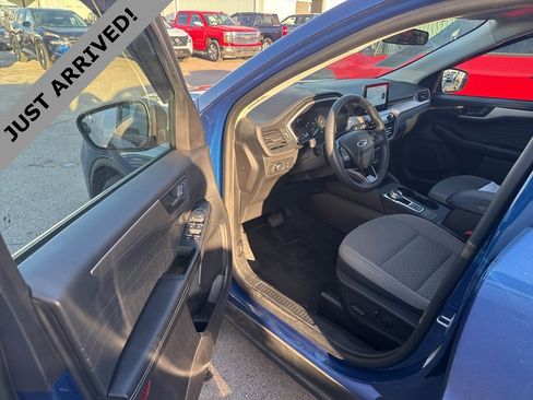 Used 2022 Ford Escape SE w/ SE Sport Appearance Package image 11